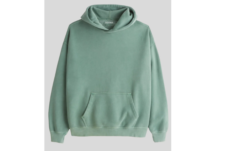 5 Best Plain Hoodies To Wear For A Comfortable Look