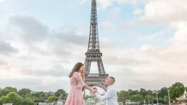 Proposal at Eiffel Tower