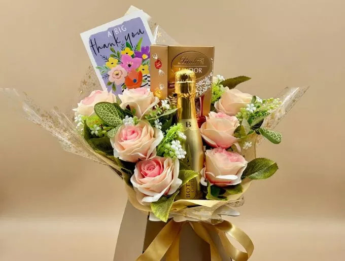 flower and chocolate gifts | Hermagic